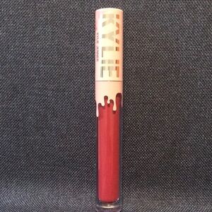 Kylie Cosmetics Matte Liquid Lipstick in Better Not Pout